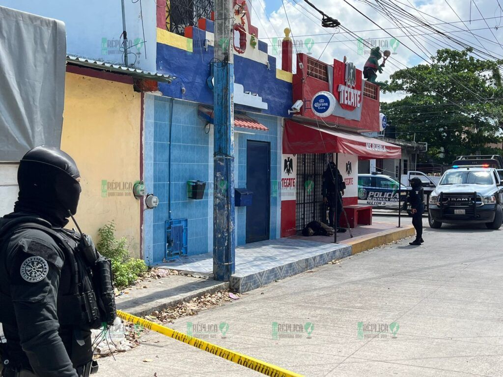 Ejecutan a un hombre afuera de un minisúper en la Región 234 de Cancún